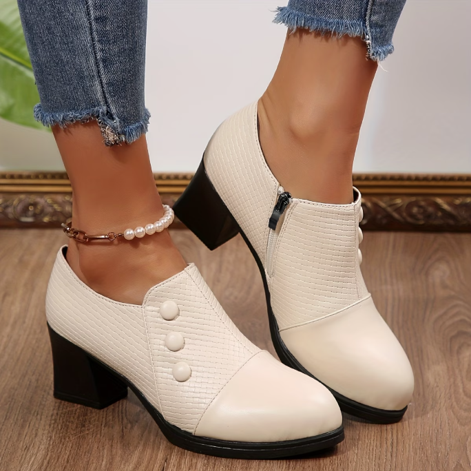 Ilse™ | Komfort-Pumps mit Blockabsatz und Zierknöpfen