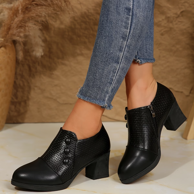 Ilse™ | Komfort-Pumps mit Blockabsatz und Zierknöpfen