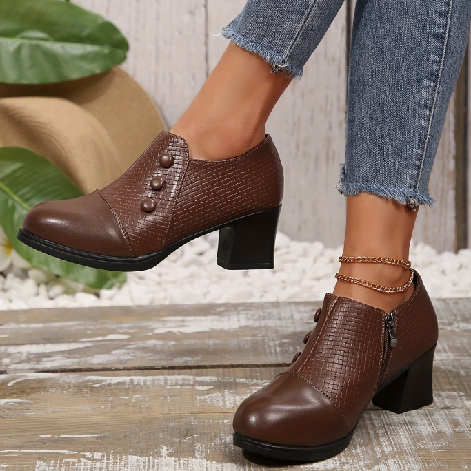 Ilse™ | Komfort-Pumps mit Blockabsatz und Zierknöpfen