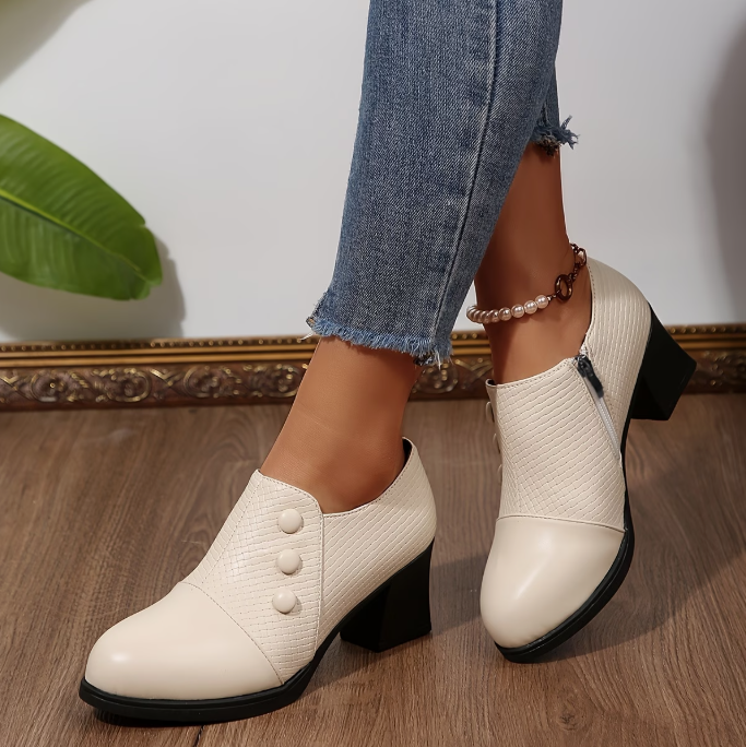 Ilse™ | Komfort-Pumps mit Blockabsatz und Zierknöpfen
