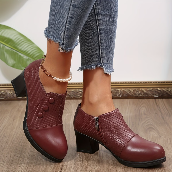 Ilse™ | Komfort-Pumps mit Blockabsatz und Zierknöpfen