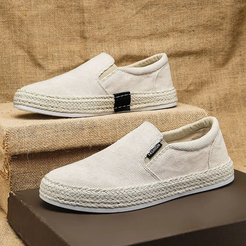 Atmungsaktive Canvas-Schuhe zum Reinschlüpfen
