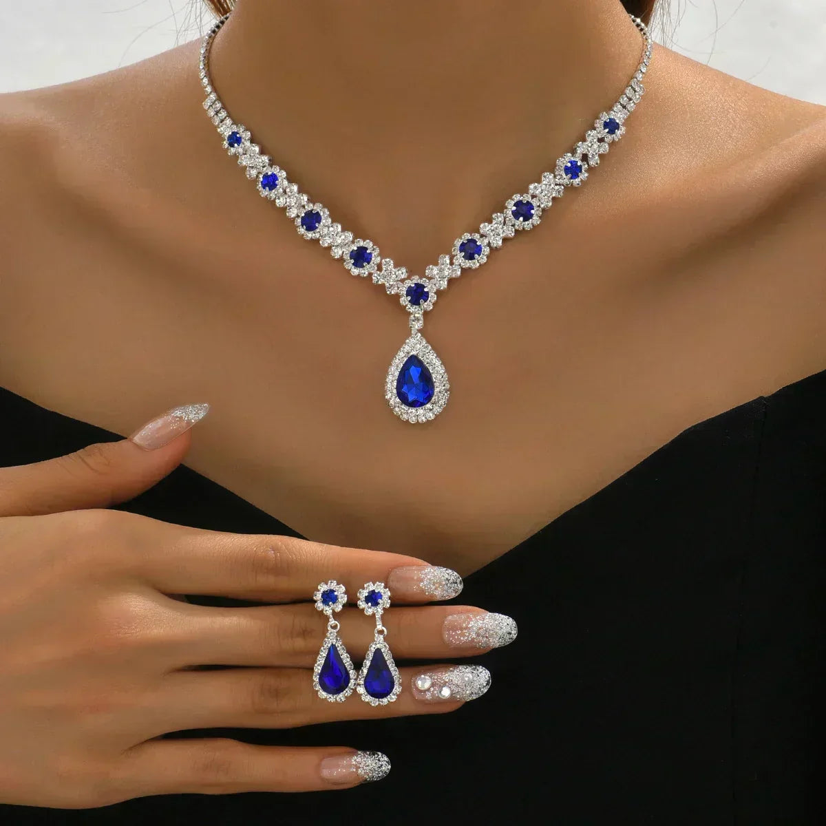 Elke | Elegantes Schmuck-Set in Tropfenform