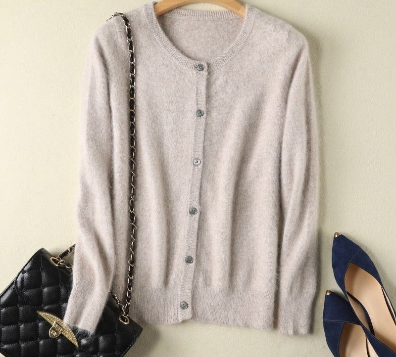 Liesel™ | Flauschige Strickjacke mit Rundhals und Knopfleiste