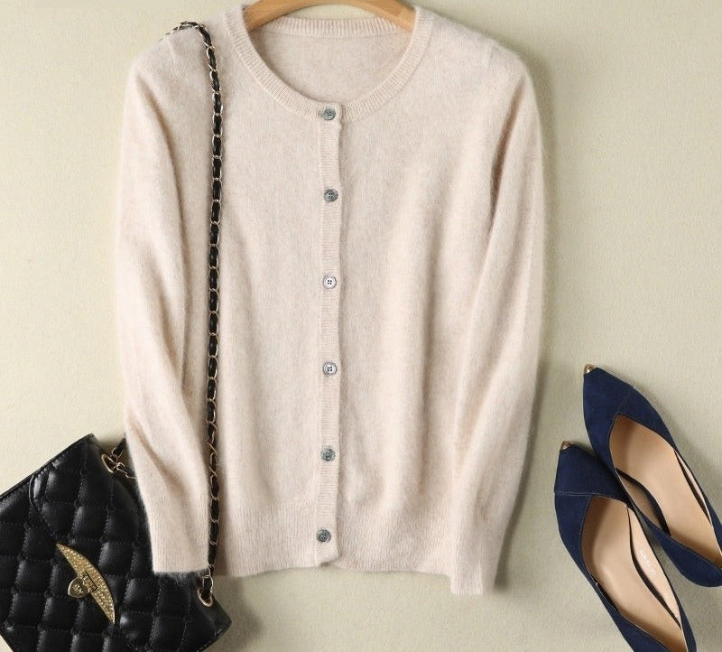 Liesel™ | Flauschige Strickjacke mit Rundhals und Knopfleiste
